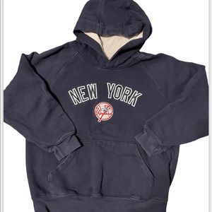 NY YANKEE HOODIE KIDS SIZE MEDIUM
